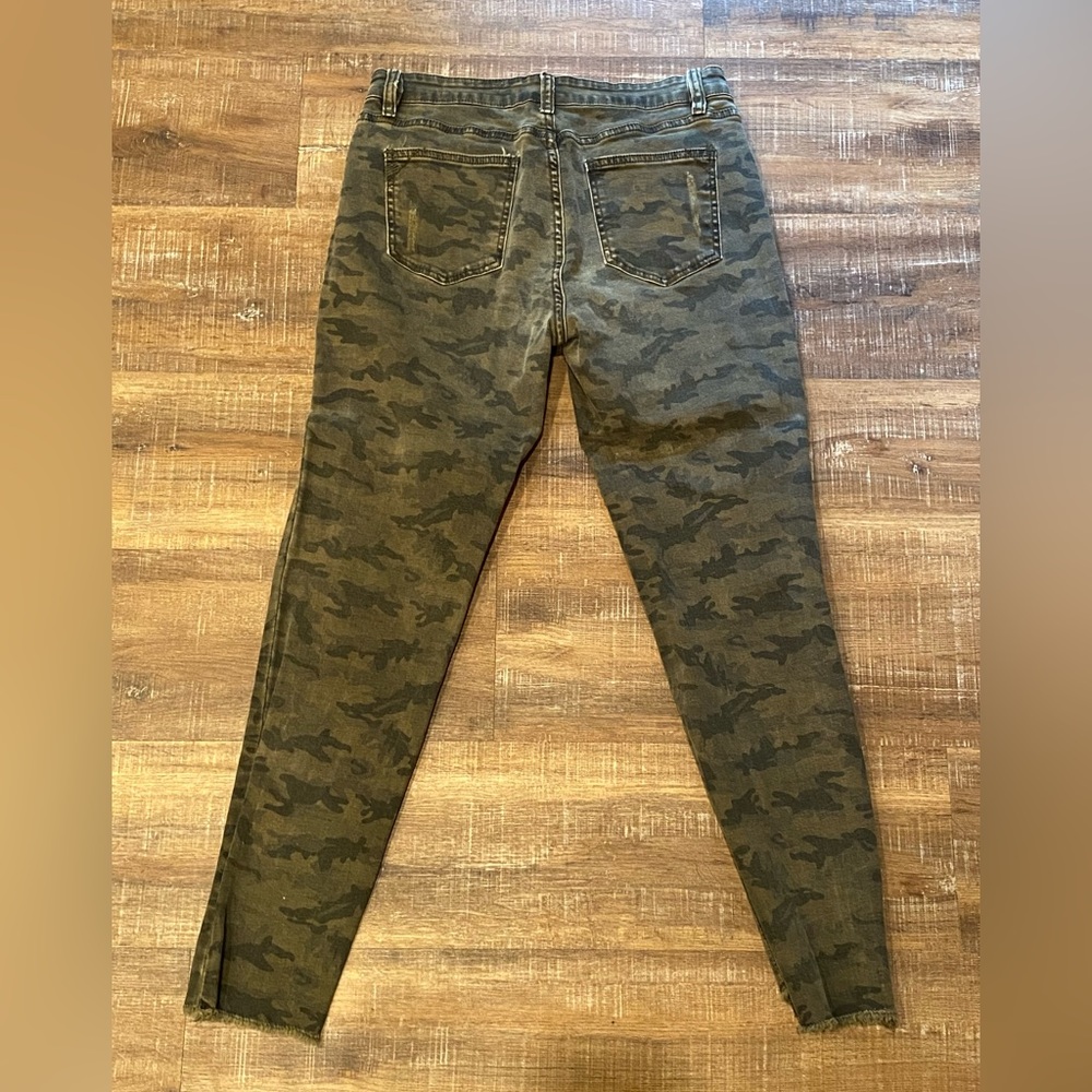 Wishlist Camouflage Distressed Denim Skinny Jeans Size Large Raw Hem - Picture 2 of 6